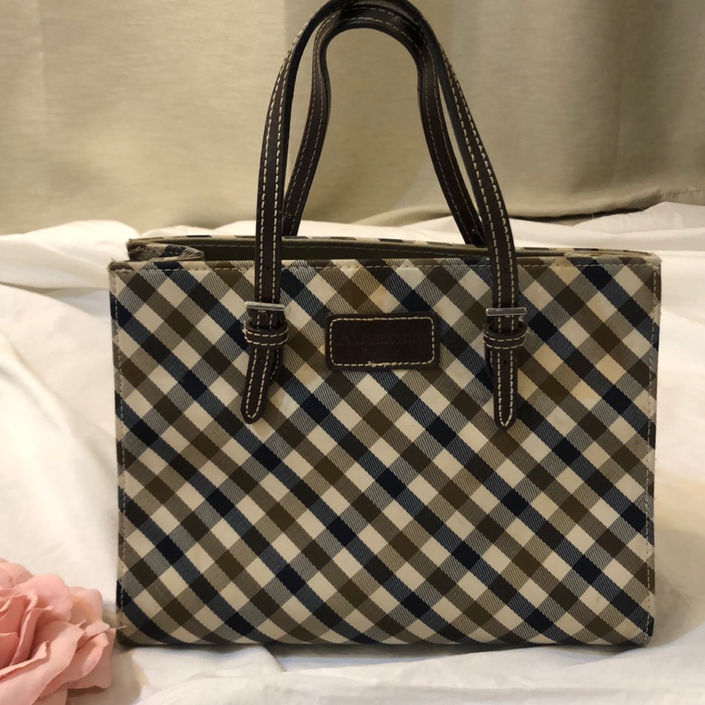 AQASCUTUM Golf purse, iconic design.